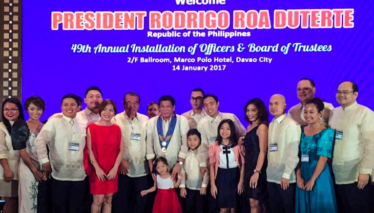 ドゥテルテ大統領と支援者ら