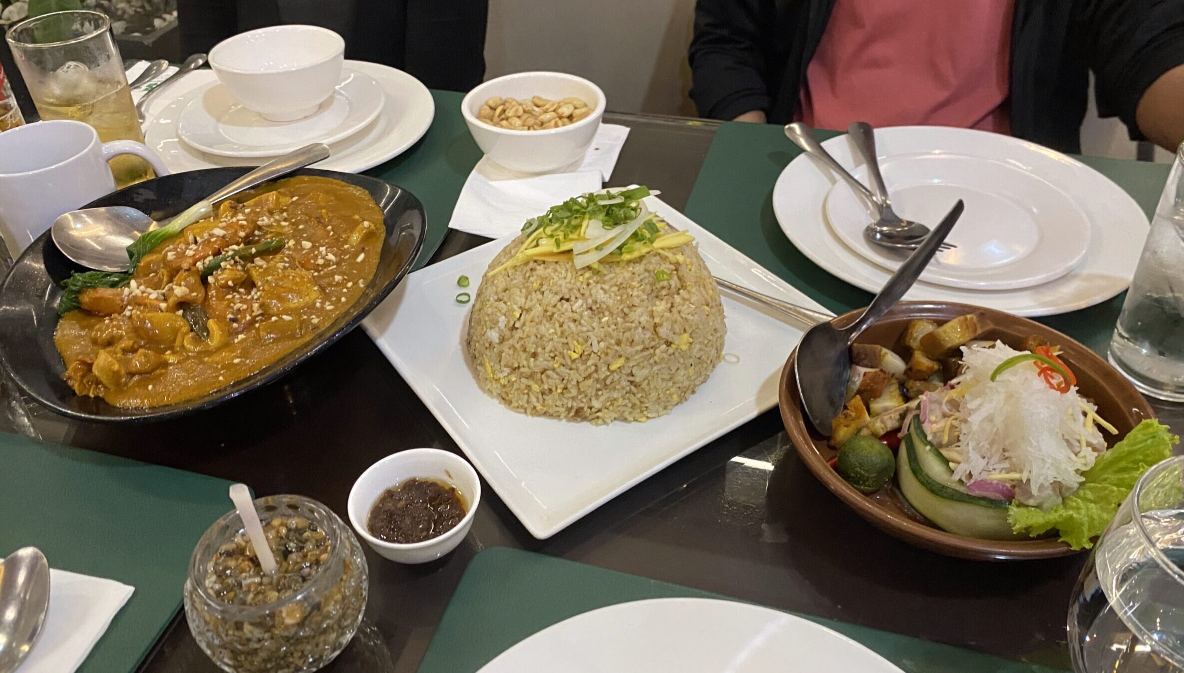 カレカレ・フライドライス・チキンカワリ