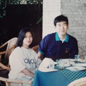 最初のマニラ勤務（1989～97）の若い時に後の妻（テレサ）と一緒に撮ったもの。
