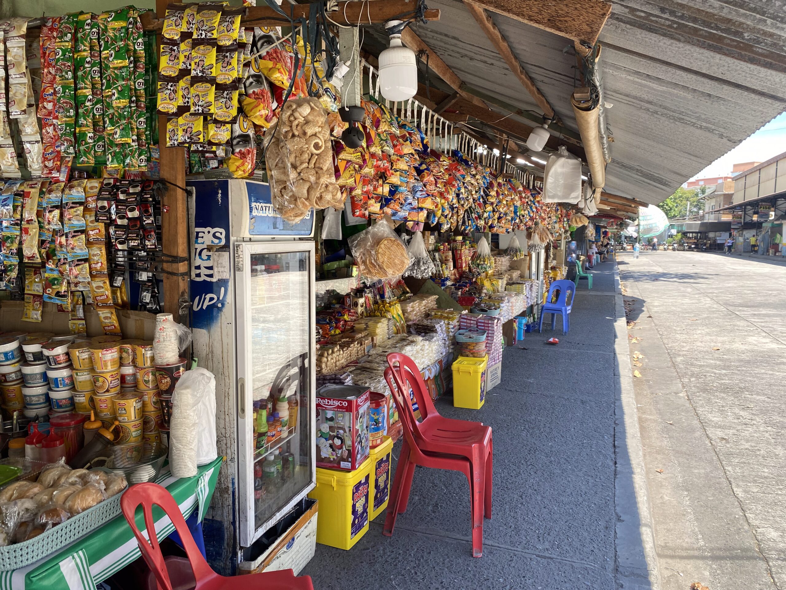 エコランドバスターミナル　サリサリ