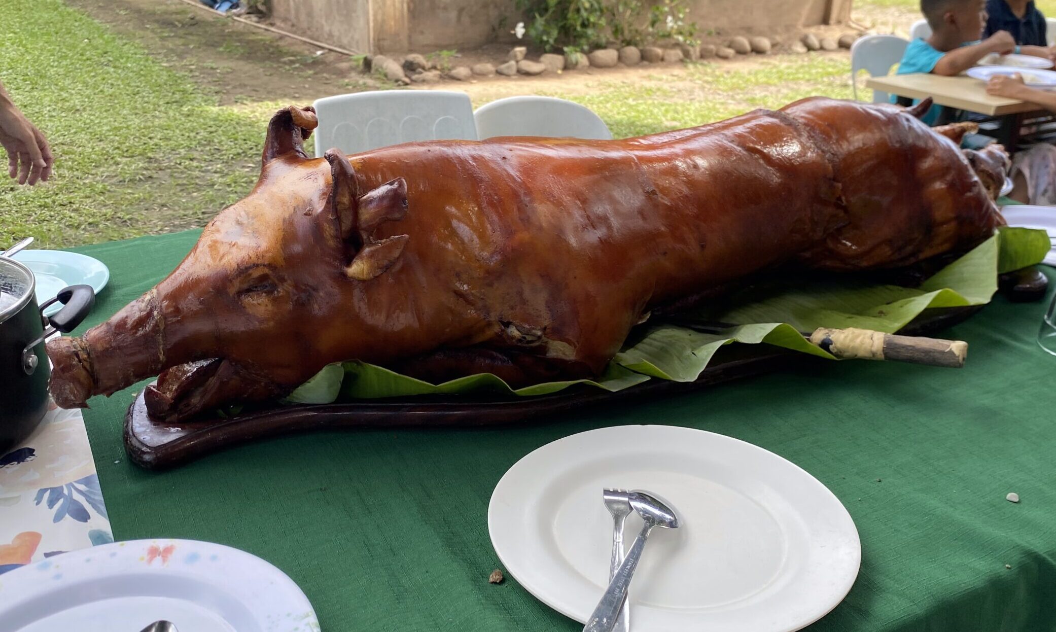 レチョン・バーボイ　豚の丸焼き