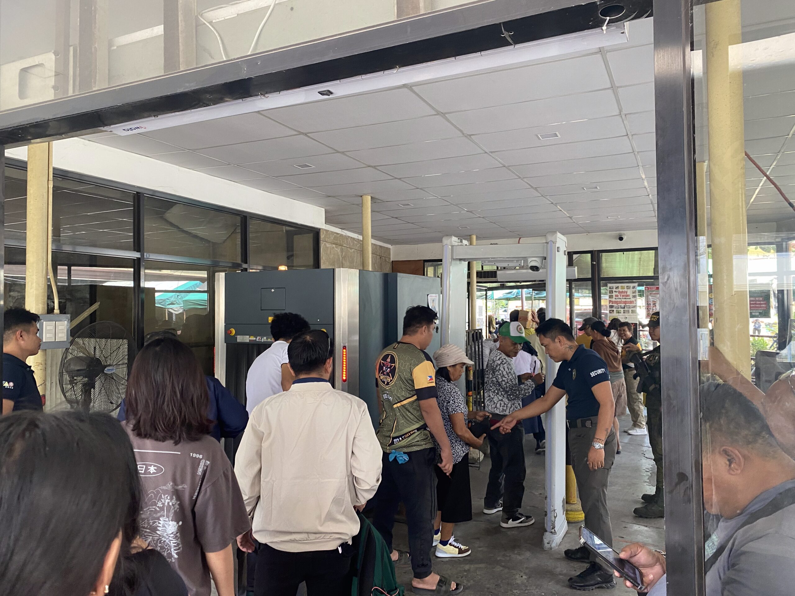 バスターミナル 荷物検査