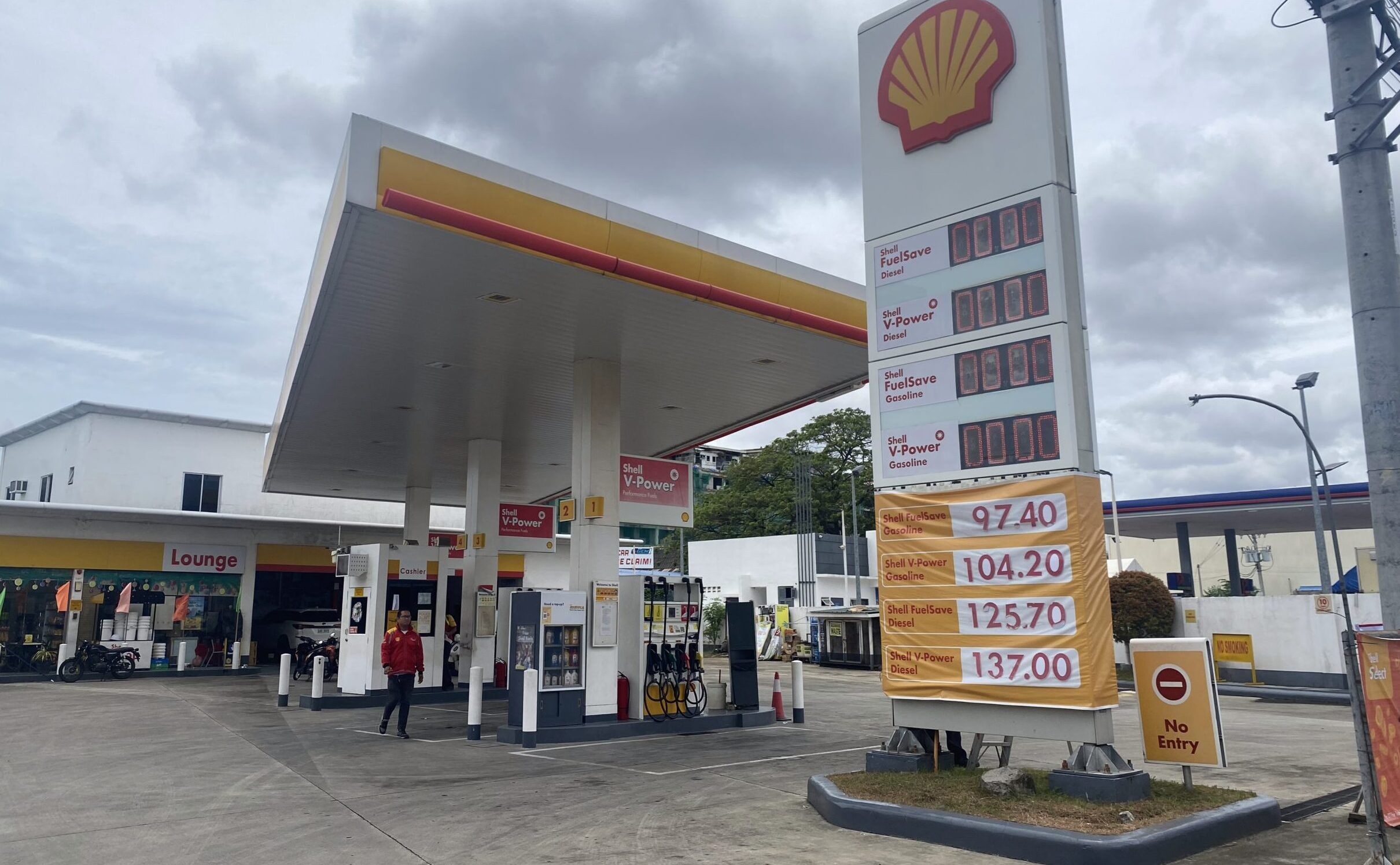 ガソリンスタンド 石油