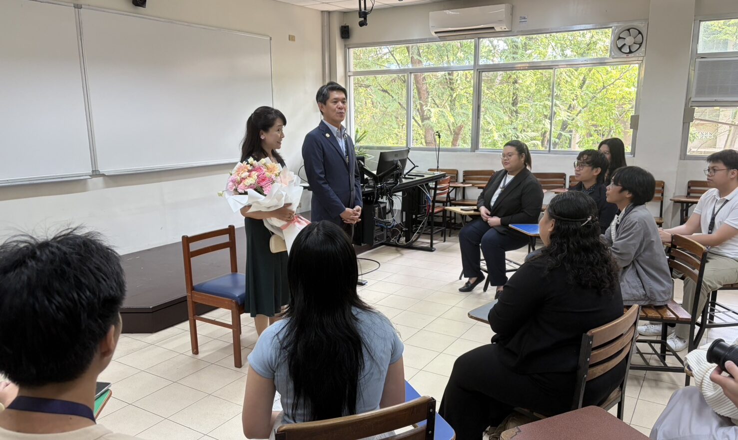 遠藤大使　アテネオ訪問
