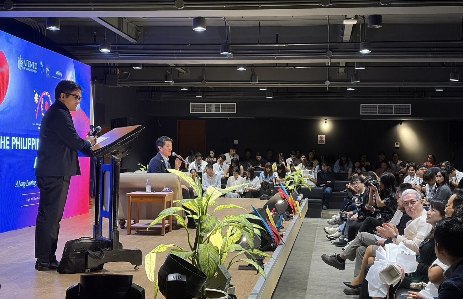 遠藤大使　アテネオ訪問